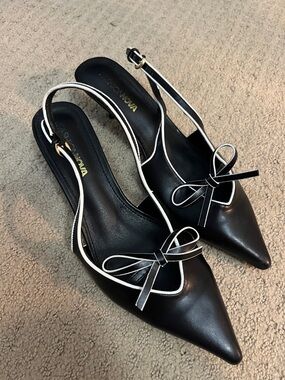 Black Slingback Pointed Flats with White Trim women’s size 10